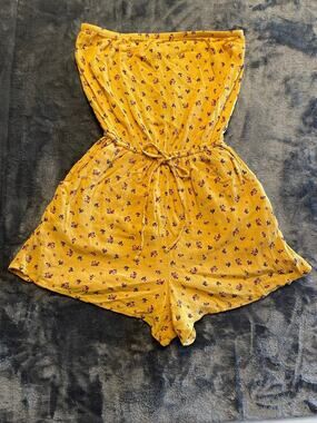 Hollister Yellow Floral Strapless Romper - Summery Boho Vibes
